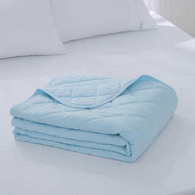 The Perfect Bedding for Singapore's Warm Climate - A Cooling Reversible Quilt