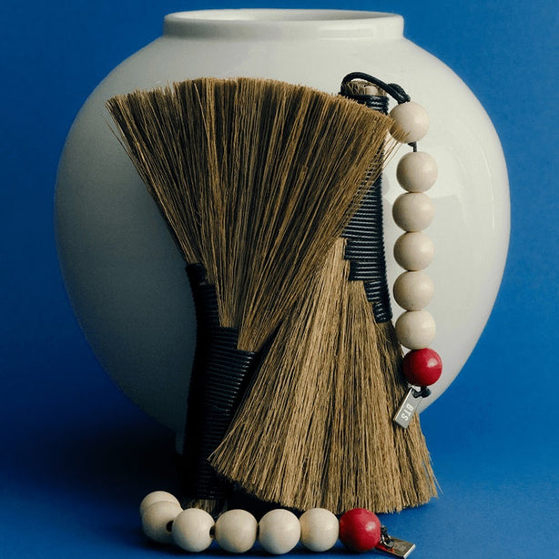 [2026 BTS DALMAJUNG X MU:DS] BTS Mini Broom (International Shipping)