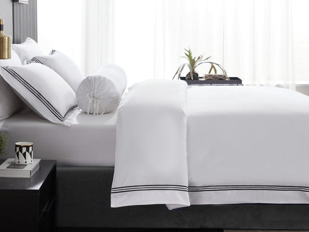Hotelier Prestigio - Lucent White With Black Border Fitted Sheet Set