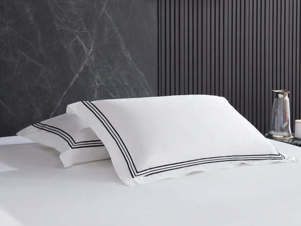 Hotelier Prestigio - Lucent White With Black Border Fitted Sheet Set