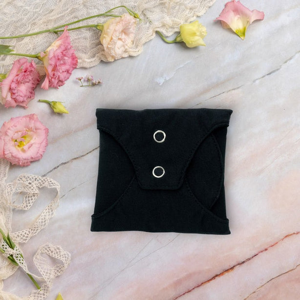 EMER Lily (Pad) Seamed Type in Black