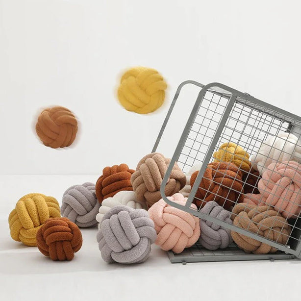 Knot Cushion