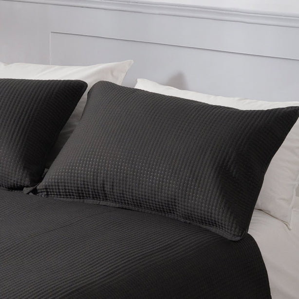 Robinsons Silky Soft Bed Cover - Stitch (Lightweight Blanket I Bedspread I Bed Cover I Bed Quilt I Comforter. Includes Free Pillowcases)