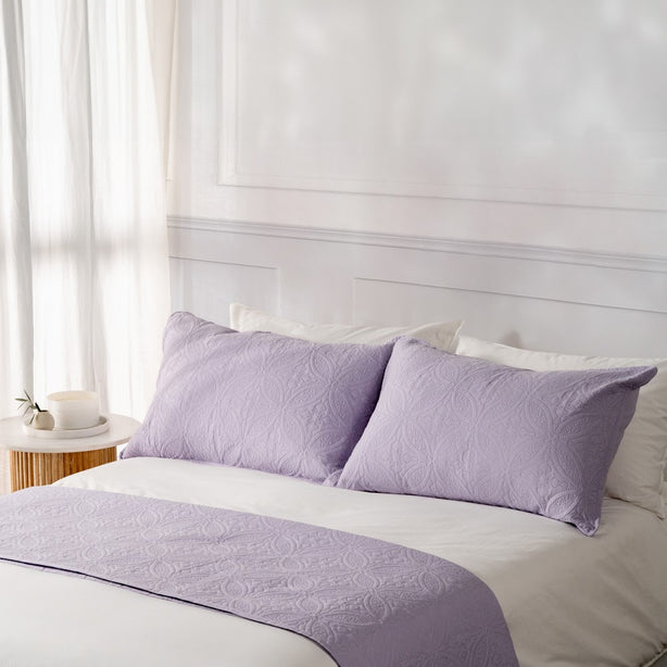 Robinsons Silky Soft Bed Cover - Flora (Lightweight Blanket I Bedspread I Bed Cover I Bed Quilt I Comforter. Includes Free Pillowcases)