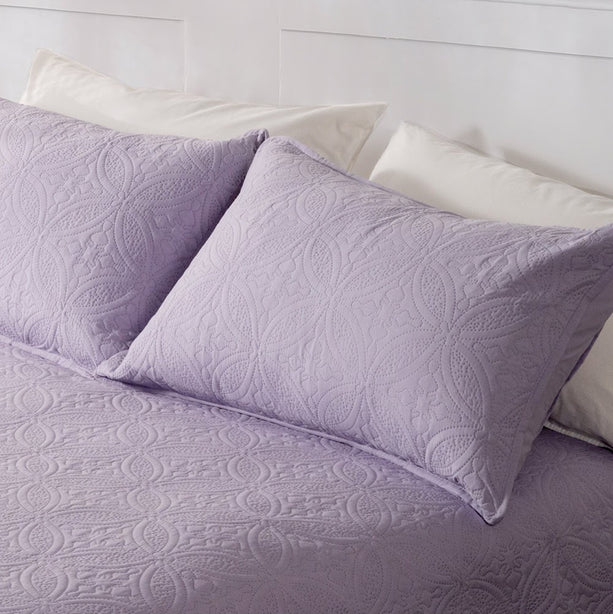 Robinsons Silky Soft Bed Cover - Flora (Lightweight Blanket I Bedspread I Bed Cover I Bed Quilt I Comforter. Includes Free Pillowcases)