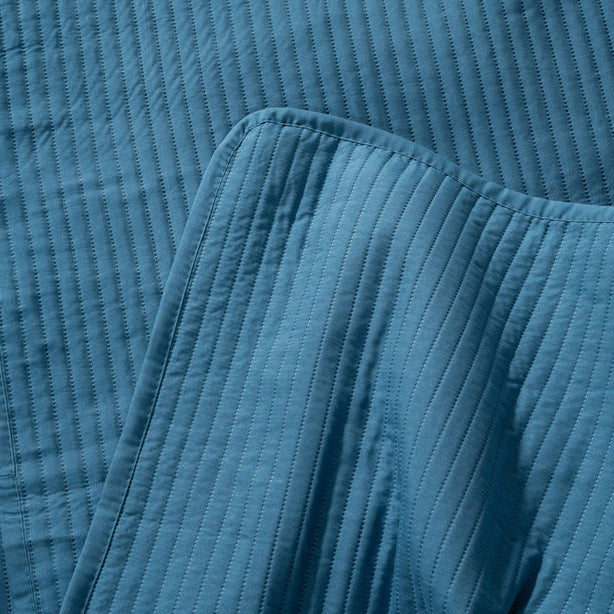 Robinsons Silky Soft Bed Cover - Stripe (Lightweight Blanket I Bedspread I Bed Cover I Bed Quilt I Comforter. Includes Free Pillowcases)