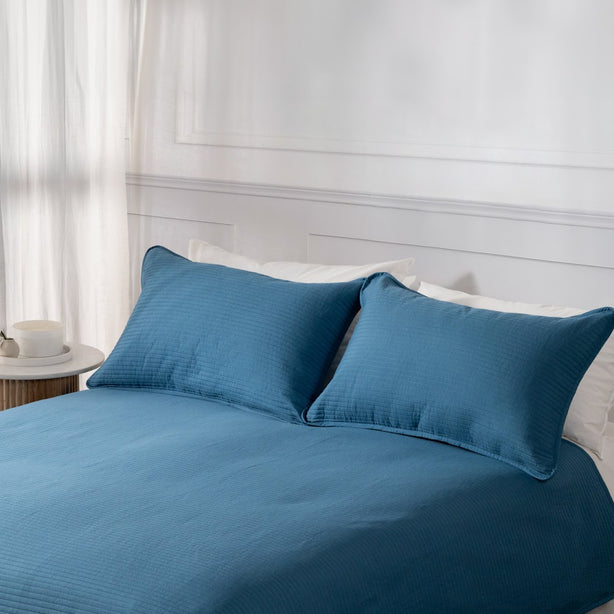 Robinsons Silky Soft Bed Cover - Stripe (Lightweight Blanket I Bedspread I Bed Cover I Bed Quilt I Comforter. Includes Free Pillowcases)