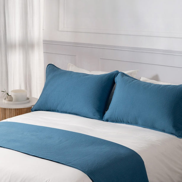 Robinsons Silky Soft Bed Cover - Stripe (Lightweight Blanket I Bedspread I Bed Cover I Bed Quilt I Comforter. Includes Free Pillowcases)