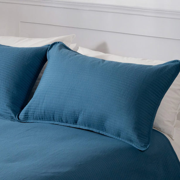 Robinsons Silky Soft Bed Cover - Stripe (Lightweight Blanket I Bedspread I Bed Cover I Bed Quilt I Comforter. Includes Free Pillowcases)