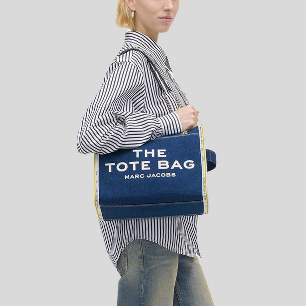 MARC JACOBS The Denim Chain Medium Tote Bag Dark Wash RB-2F4HTT018H05