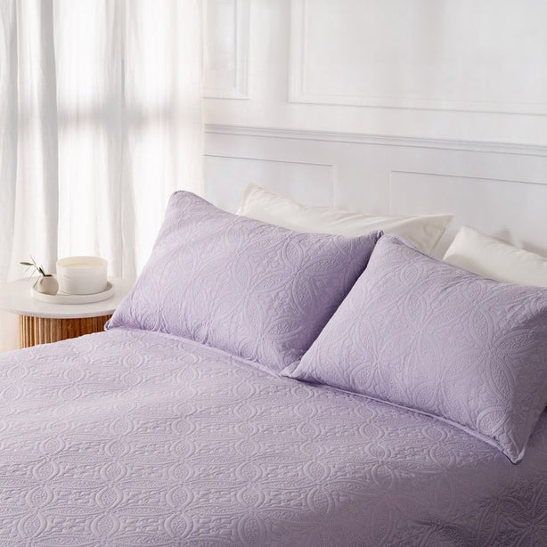 Robinsons Silky Soft Bed Cover - Flora (Lightweight Blanket I Bedspread I Bed Cover I Bed Quilt I Comforter. Includes Free Pillowcases)