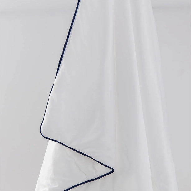 Maire Claire 19th Anniversary Quilt + 2 Glacier Pillow Bundle