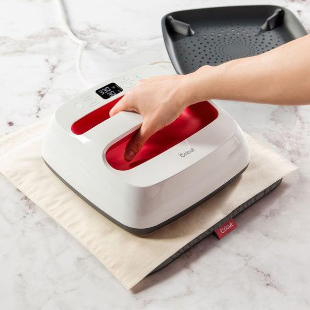 Cricut Easypress 2 9x9 Raspberry UK | Heat Press | Portable | Lightweight | For Tote Bag