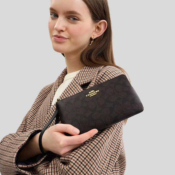 COACH Large Corner Zip Wristlet In Signature Canvas Walnut/Black RB-CZ277