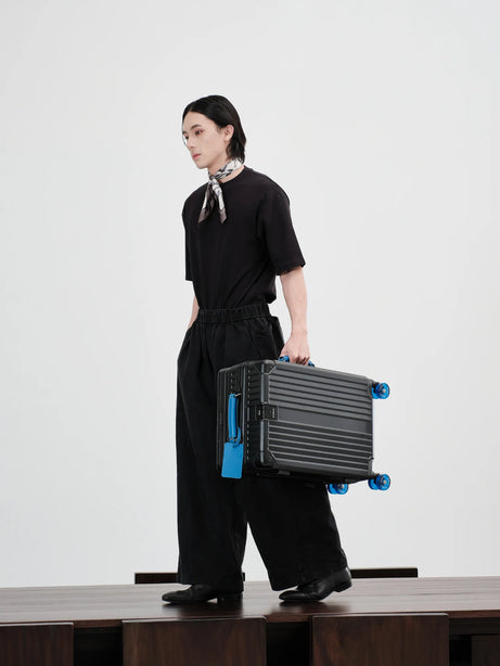 SIGNICIA Identity Capsule - Klein Blue