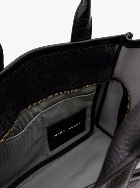 Marc Jacobs Leather shoulder bag with logo on the front - Black