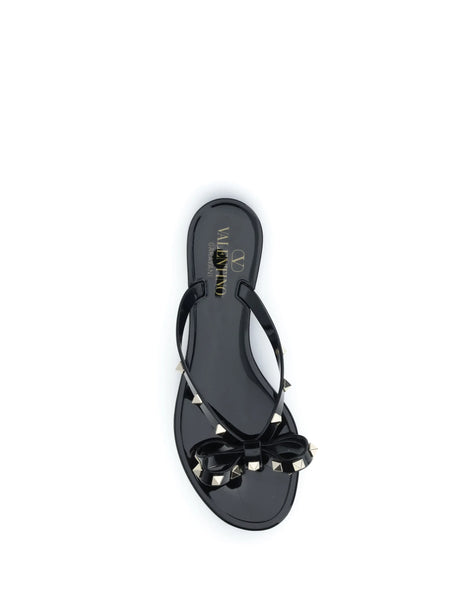 Valentino Garavani Rockstud flip-flop Sandals in PVC - Black