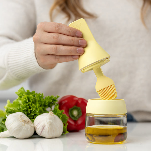 Zuutii Oil Dispenser with Brush
