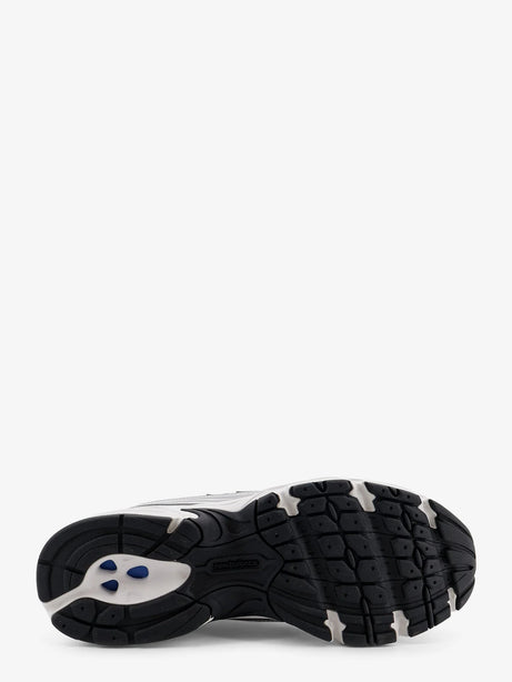 New Balance 740 mesh sneakers with iconic contrasting side logo - White