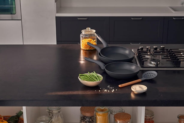 Resto Kitchenware Cas 28cm Frypan