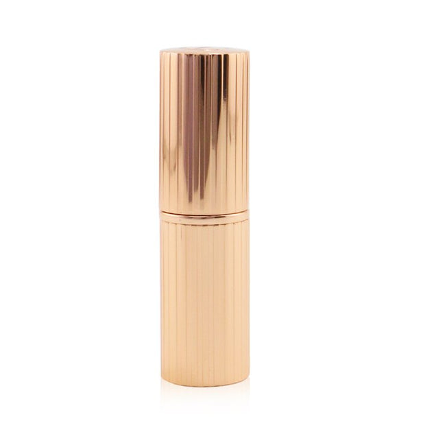 K.i.s.s.i.n.g Lipstick