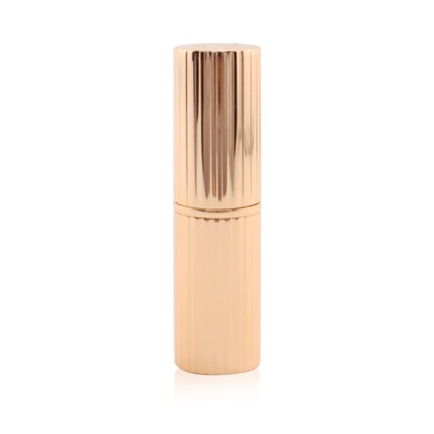 K.i.s.s.i.n.g Lipstick