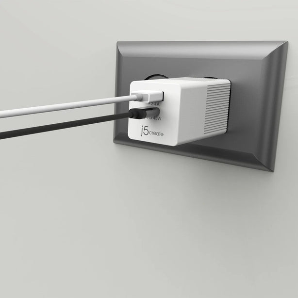 J5Create 45W 2-Port Dynamic PD USB-C Mini Charger