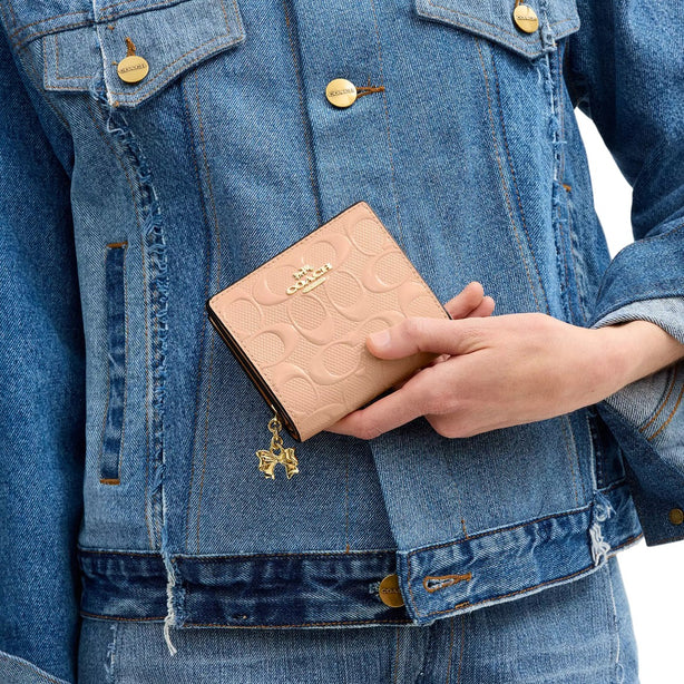 Coach Snap Wallet In Signature Leather With Charm - Faded Blush CFA23