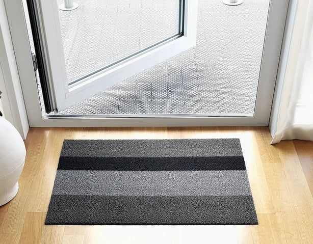 Chilewich TerraStrand¬Æ Microban¬Æ Indoor/Outdoor Bold Stripe Door Mat, 46 x 71 cm, Tufted Shag, Silver/Black
