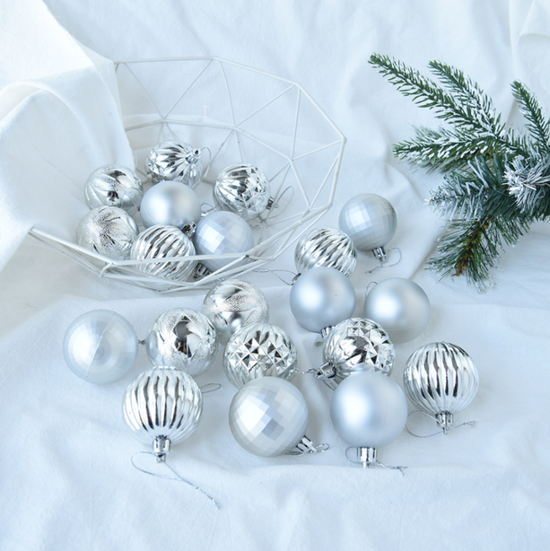 Gifts by Art Tree 4cm Christmas Baubles Set