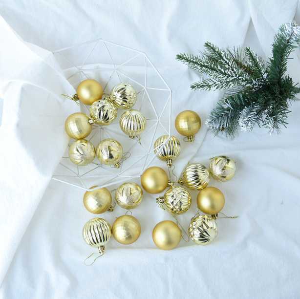 Gifts by Art Tree 4cm Christmas Baubles Set