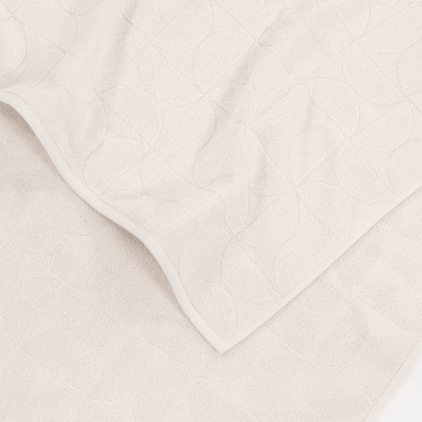 Halo Jacquard Hand Towel - Heritage Collection by Robinsons
