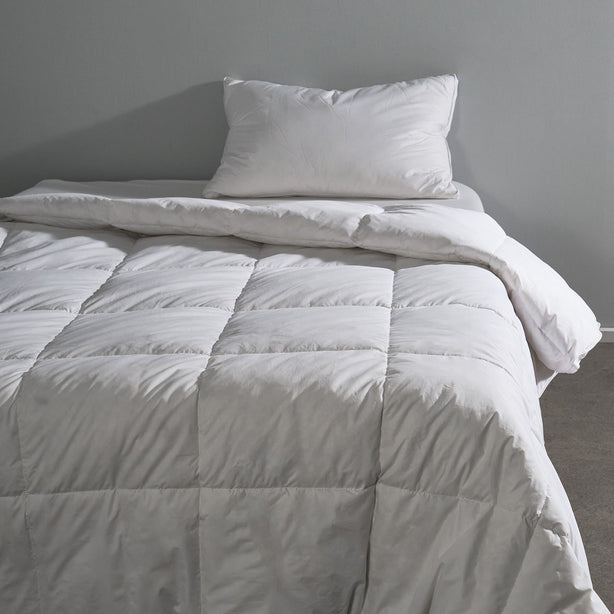 CloudLight Goose Feather & Down Quilt Heritage Collection by Robinsons