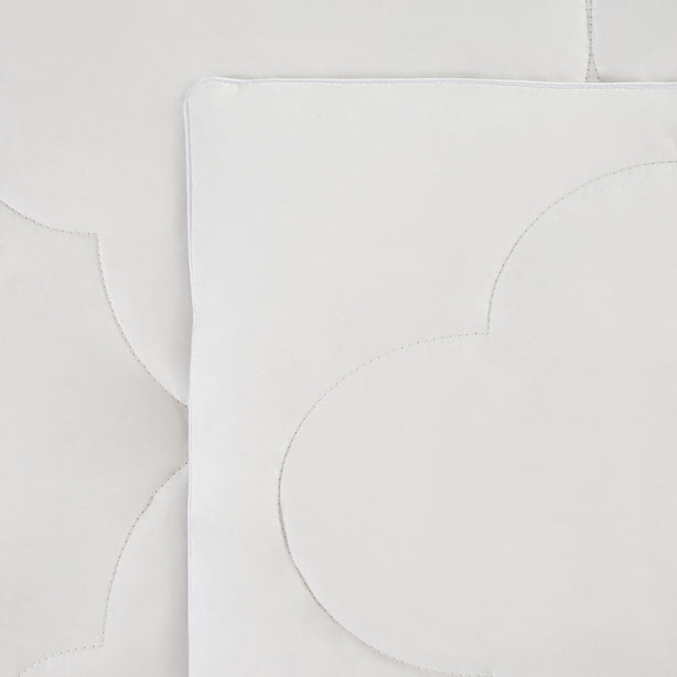 Bamboo Lightweight Cooling Quilt Hotel Collection by Robinsons