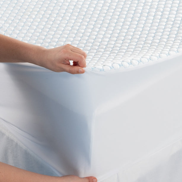 Luxe Cooling Mattress Protector Hotel Collection by Robinsons (Anti-Bacterial l  Anti-Mite l  Mattress Pad)