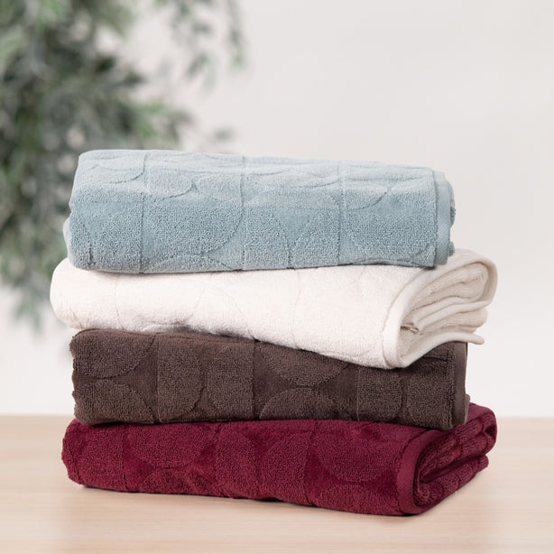 Halo Jacquard Bath Towel - Heritage Collection by Robinsons