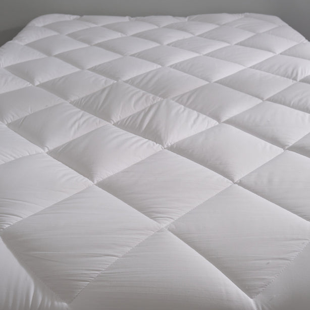 DreamFeel Luxury Topper Hotel Collection by Robinsons