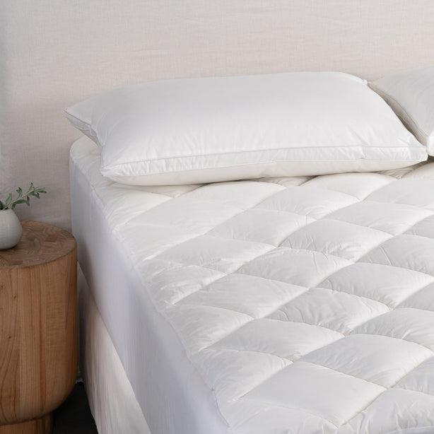 DreamFeel Luxury Topper Hotel Collection by Robinsons