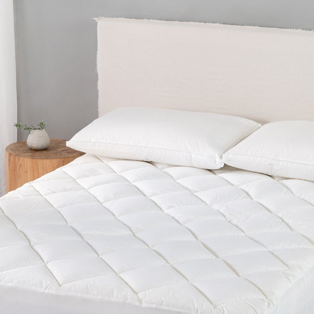 DreamFeel Luxury Topper Hotel Collection by Robinsons