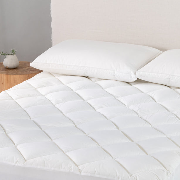 DreamFeel Luxury Topper Hotel Collection by Robinsons