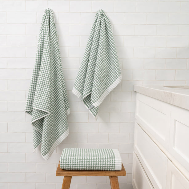 Splendour DuoTone Bath Towel Hotel Collection by Robinsons