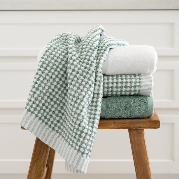 Splendour DuoTone Bath Towel Hotel Collection by Robinsons